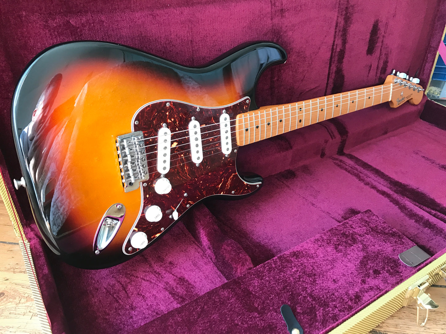Fender Stratocaster Deluxe Roadhouse 2005 Texas Specials 3 tone sunburst.