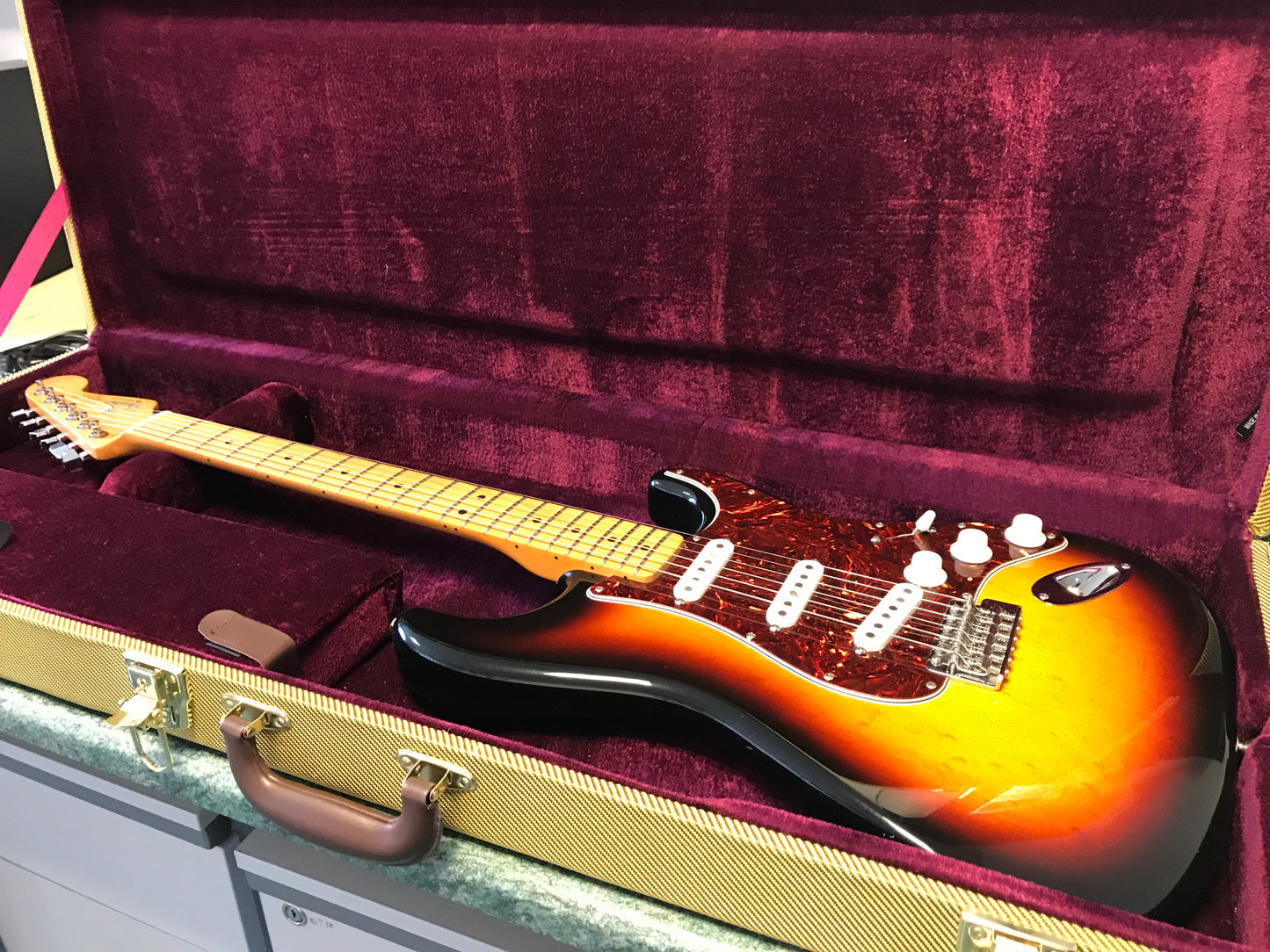 Fender Stratocaster Deluxe Roadhouse 2005 Texas Specials 3 tone sunburst.