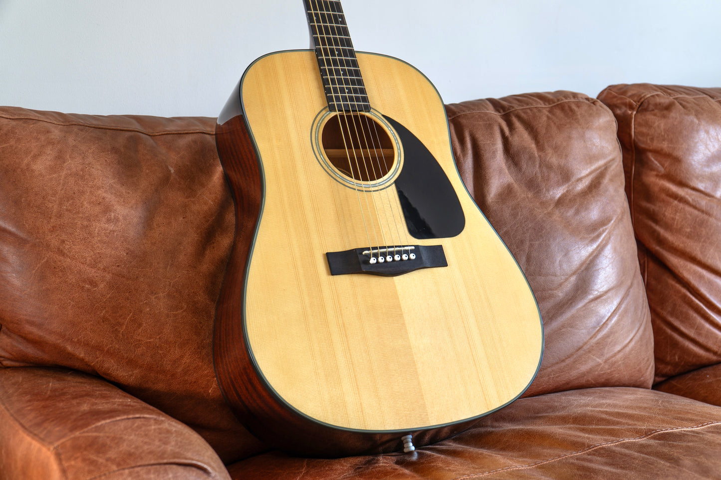 Fender CD-60-NAT-DS-V2 Acoustic Guitar with Mansons Exeter fully padded/toughened soft case