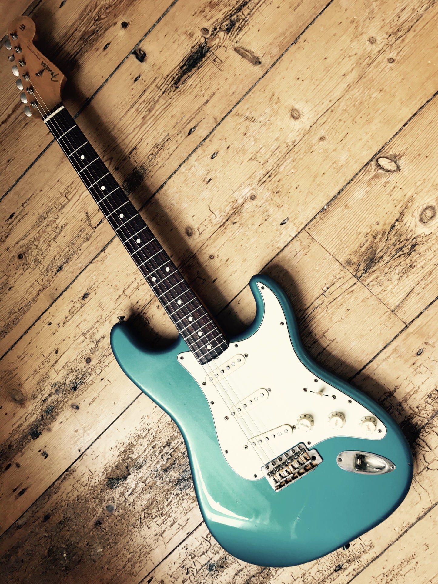 Fender Stratocaster - MIM Classic 60’s underthreehundred™ workshop relic’ed in Lake Placid Blue.
