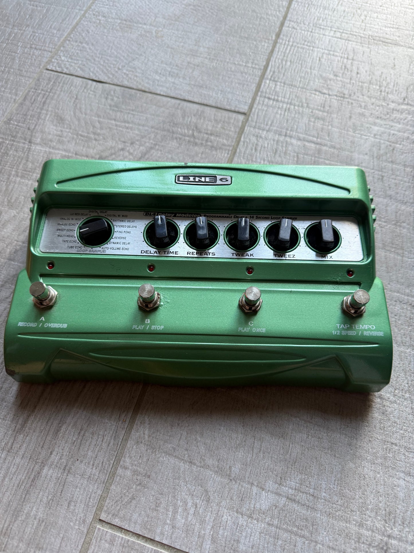 LINE 6 DL4 Delay Modeller