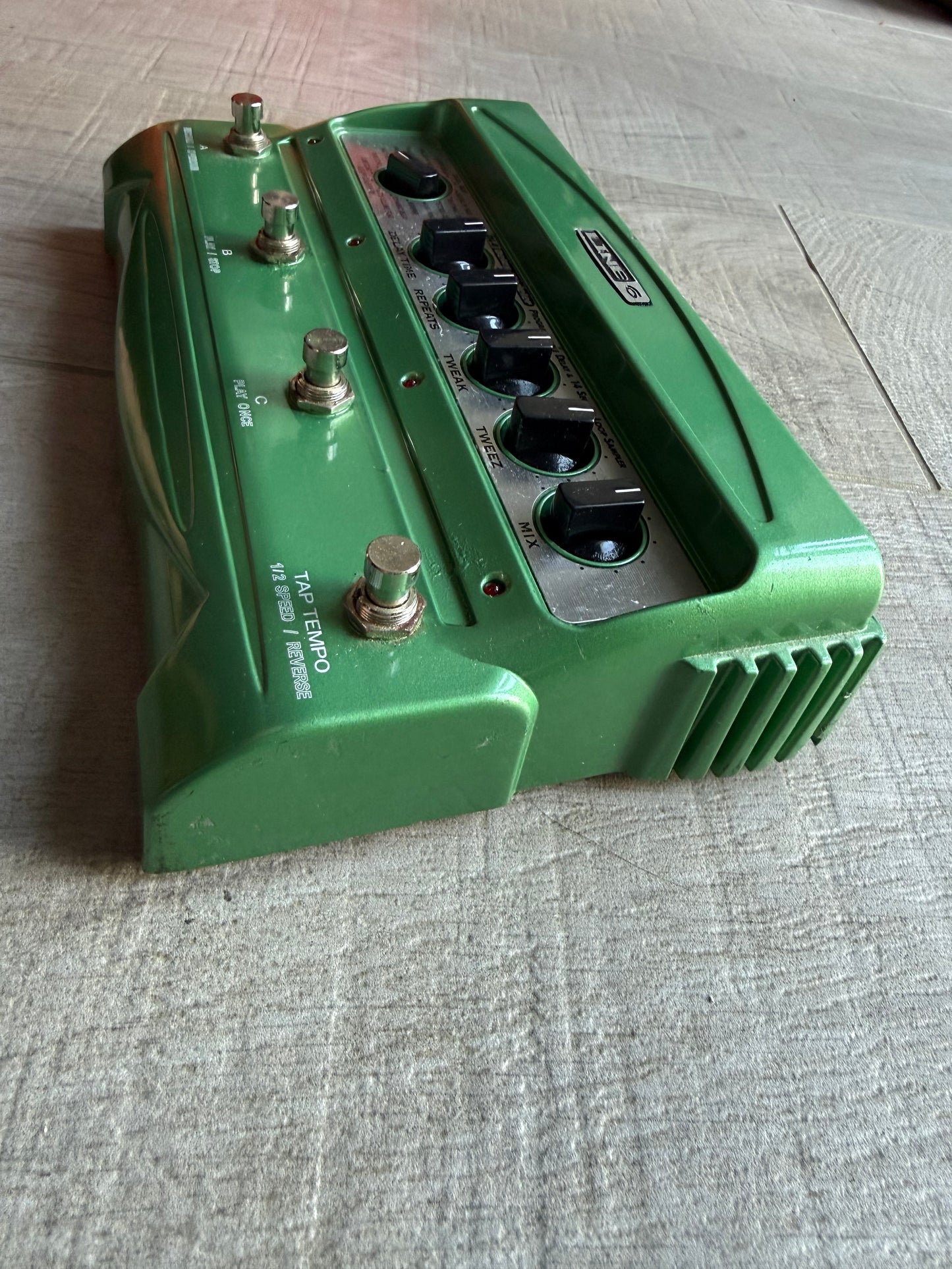 LINE 6 DL4 Delay Modeller