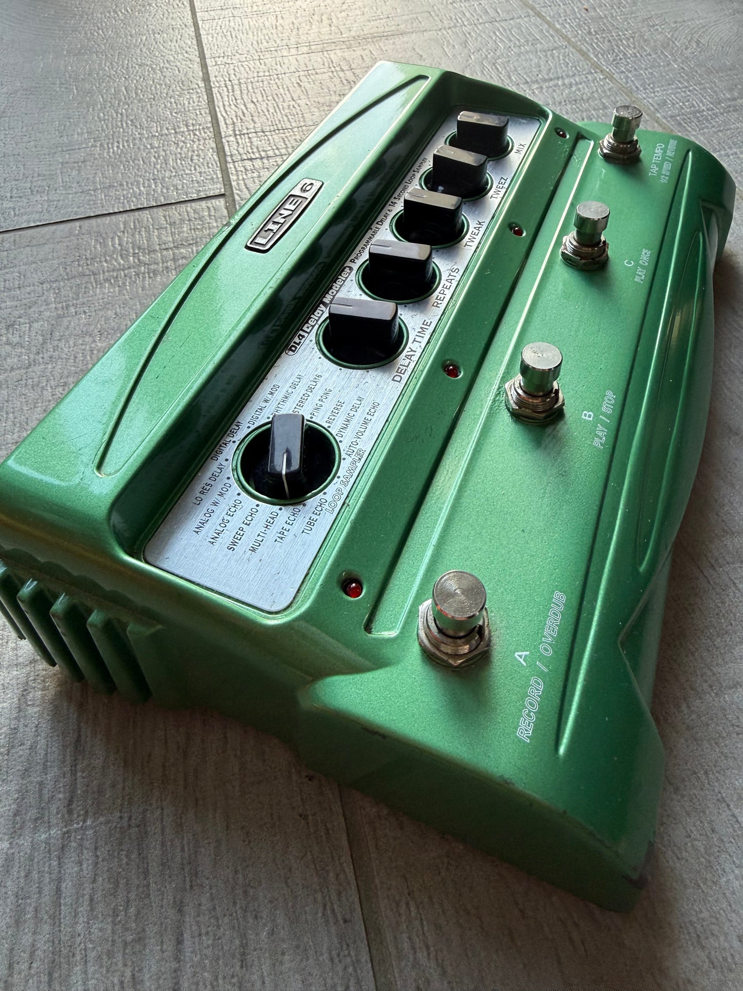 LINE 6 DL4 Delay Modeller