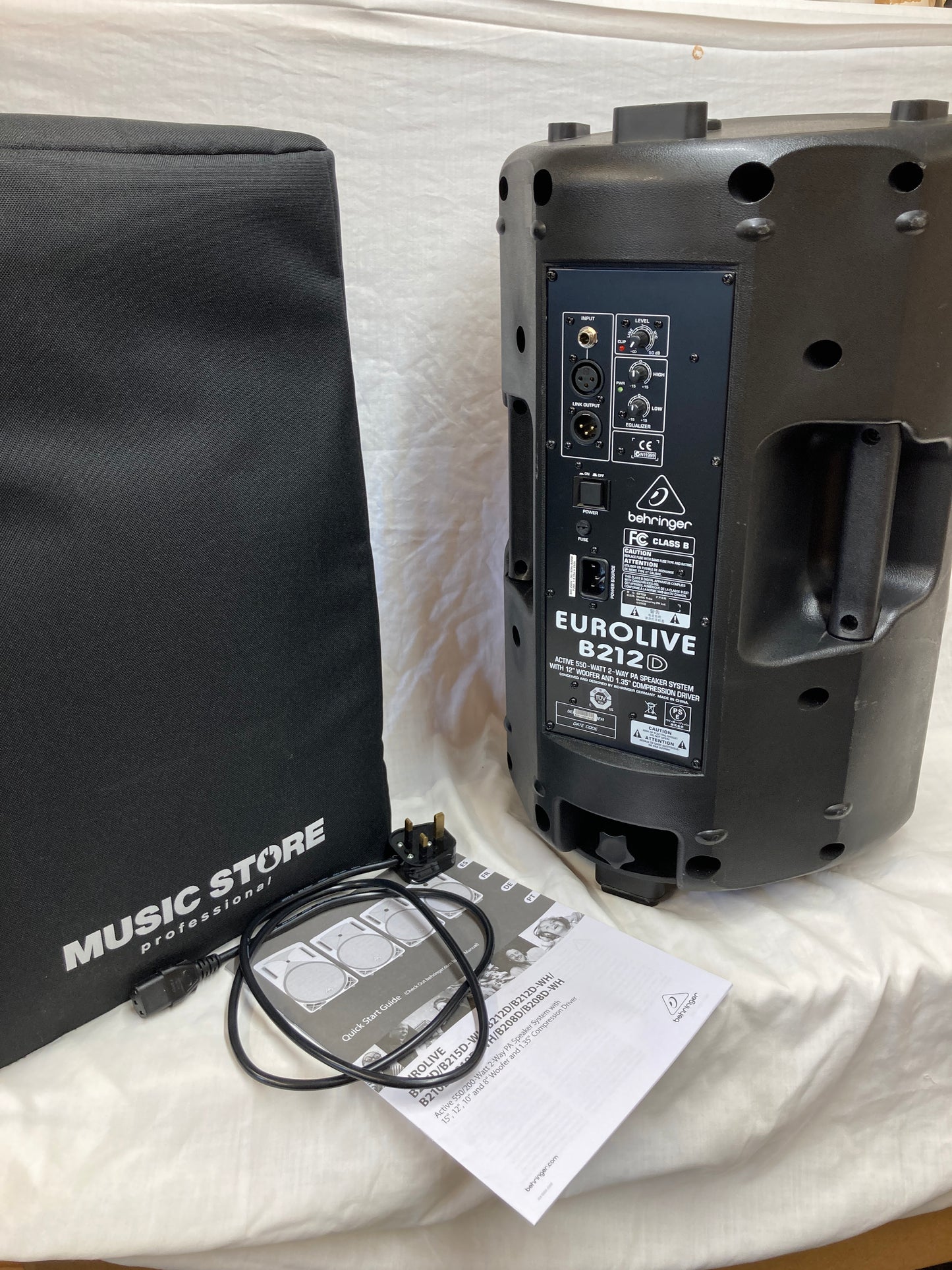 Behringer B212D active 550w 2-way speaker/monitor