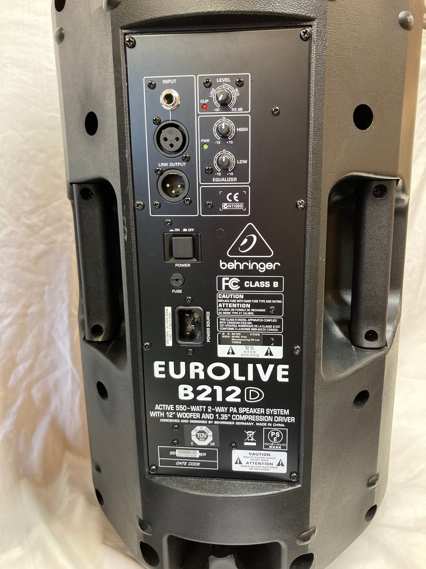 Behringer B212D active 550w 2-way speaker/monitor