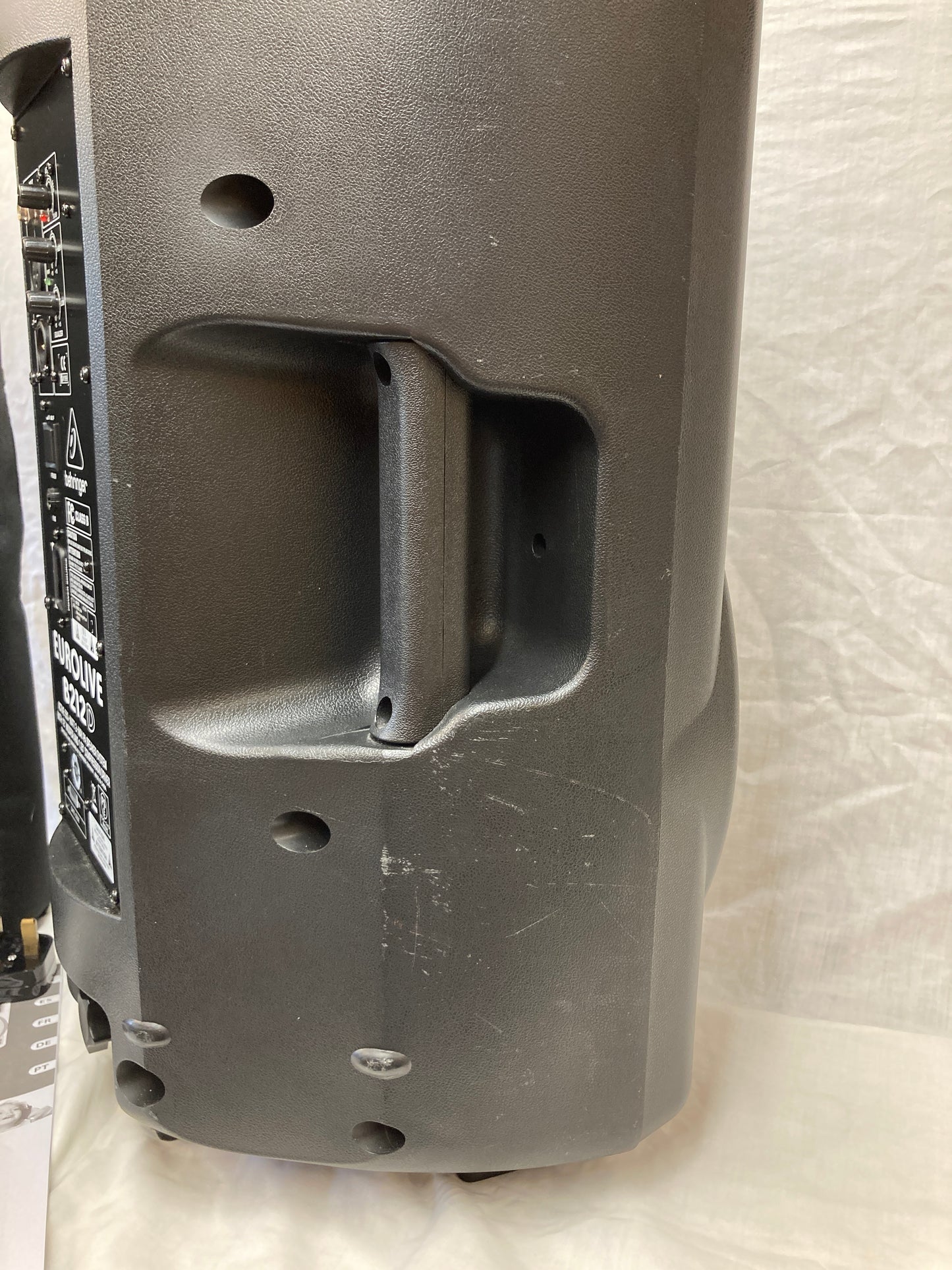 Behringer B212D active 550w 2-way speaker/monitor